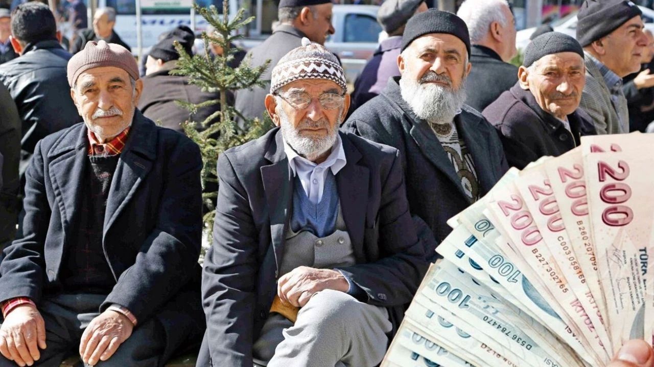 Akbank emekli vatandaşlar için kesenin ağzını açtı